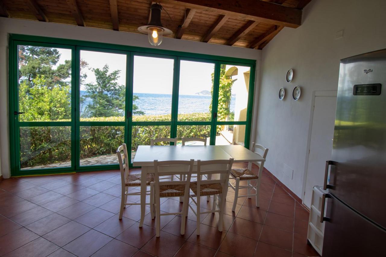 Villa Le Sprizze A Bordo Del Mare - Goelba مارتْشانا مارينا المظهر الخارجي الصورة